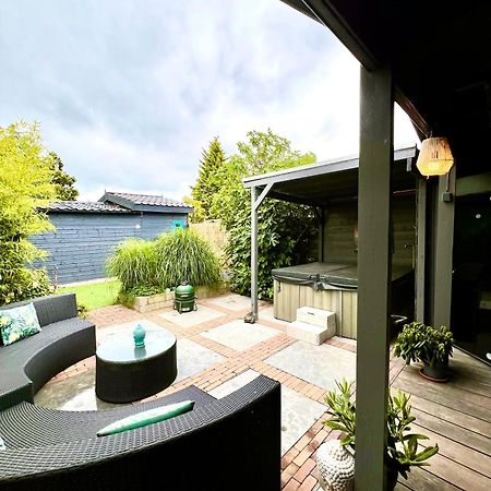 Vijfhuizen Buddha Style Family House & Jacuzzi & Sauna Near Amsterdam מראה חיצוני תמונה