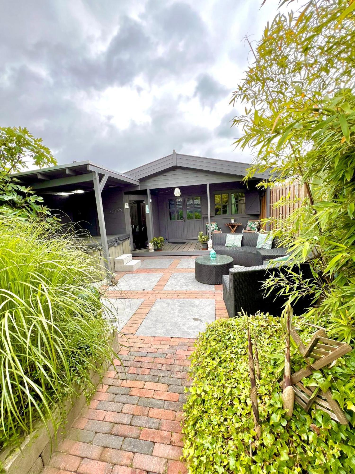 Vijfhuizen Buddha Style Family House & Jacuzzi & Sauna Near Amsterdam מראה חיצוני תמונה