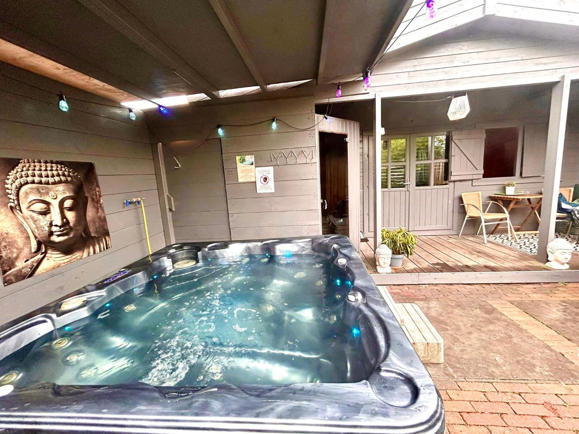 Vijfhuizen Buddha Style Family House & Jacuzzi & Sauna Near Amsterdam מראה חיצוני תמונה